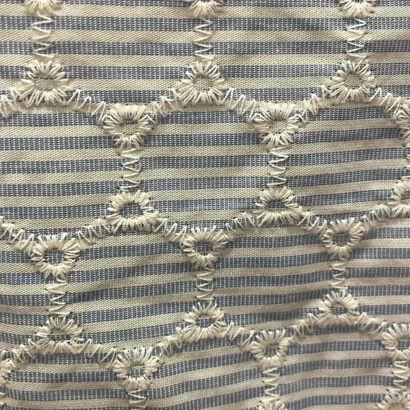 TALBOTS BLUE & WHITE HEXAGONAL PATTERNED TOP. SIZE MEDIUM - Picture 2 of 4